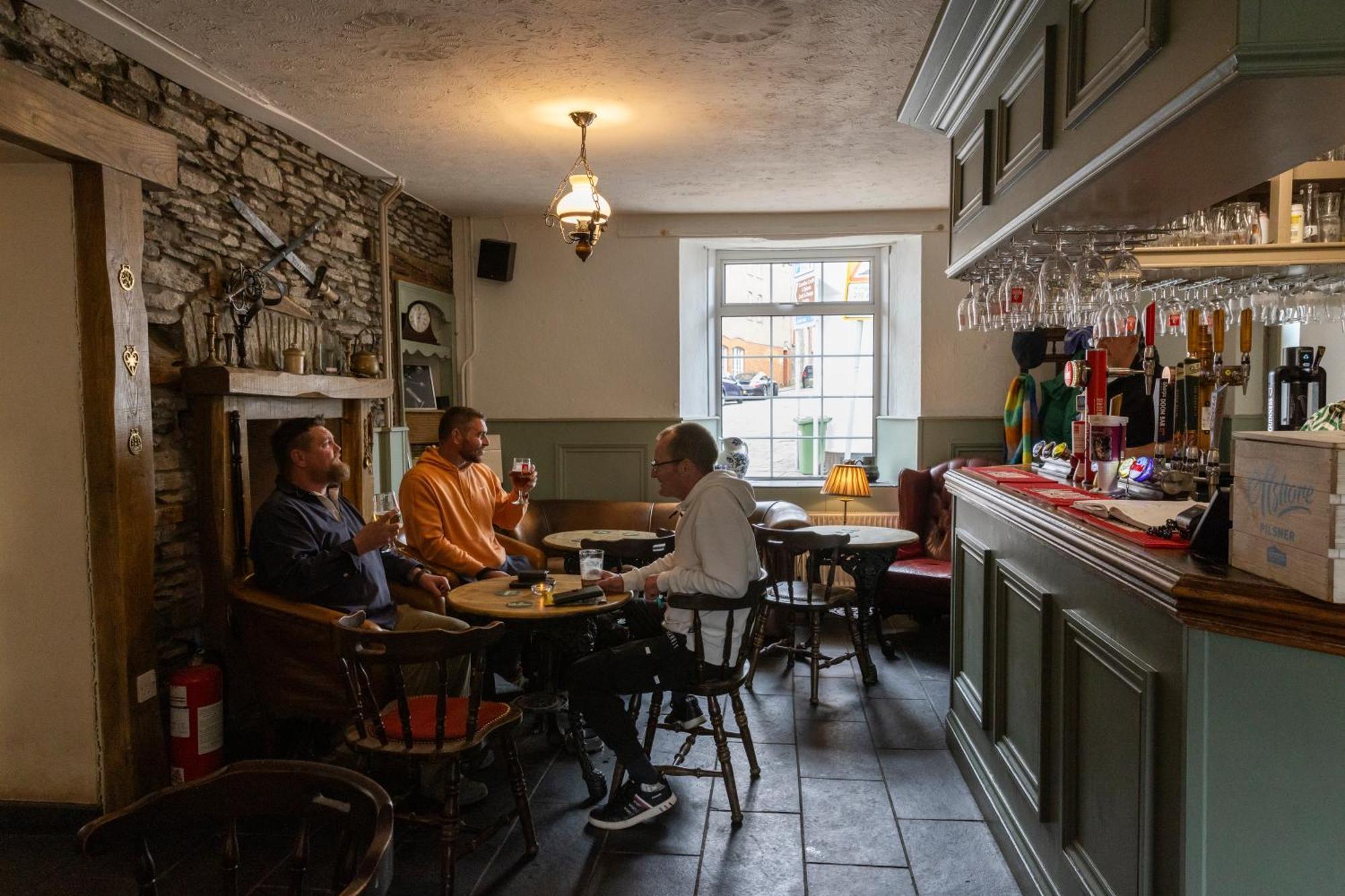 The Bear Inn Llantrisant  Exterior foto